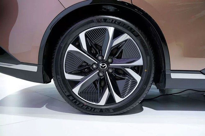 Ảnh thực tế xe điện Mazda 6e ở Đông Nam Á, nếu về Việt Nam đủ sức làm khó Toyota Camry  - Ảnh 4.