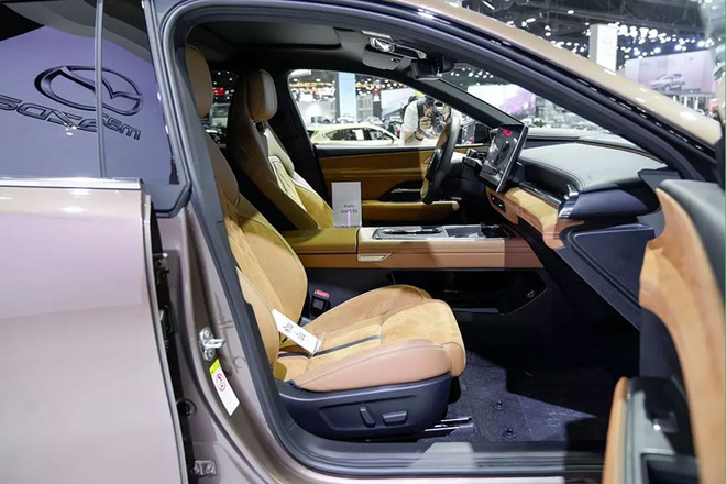 Ảnh thực tế xe điện Mazda 6e ở Đông Nam Á, nếu về Việt Nam đủ sức làm khó Toyota Camry  - Ảnh 7.