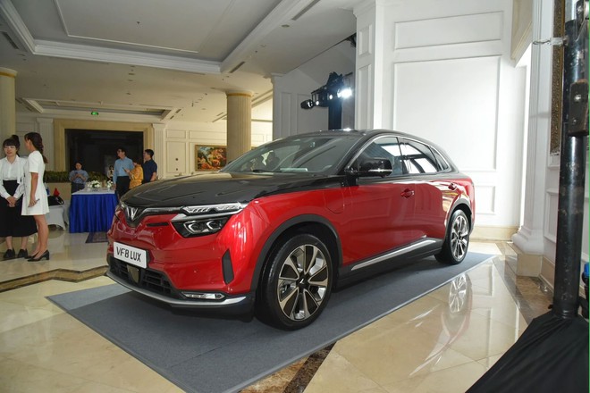 Giá xe VinFast VF8 lăn bánh tháng 3/2025: Rẻ hơn Hyundai Santa Fe, Ford Everest - Ảnh 4.