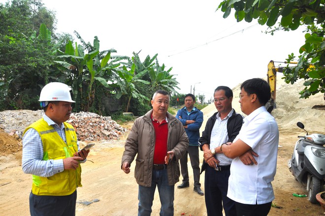 Tự ý mở đường đấu nối vào QL1 ở Đà Nẵng vận chuyển vật liệu xây dựng gây mất ATGT - Ảnh 10.