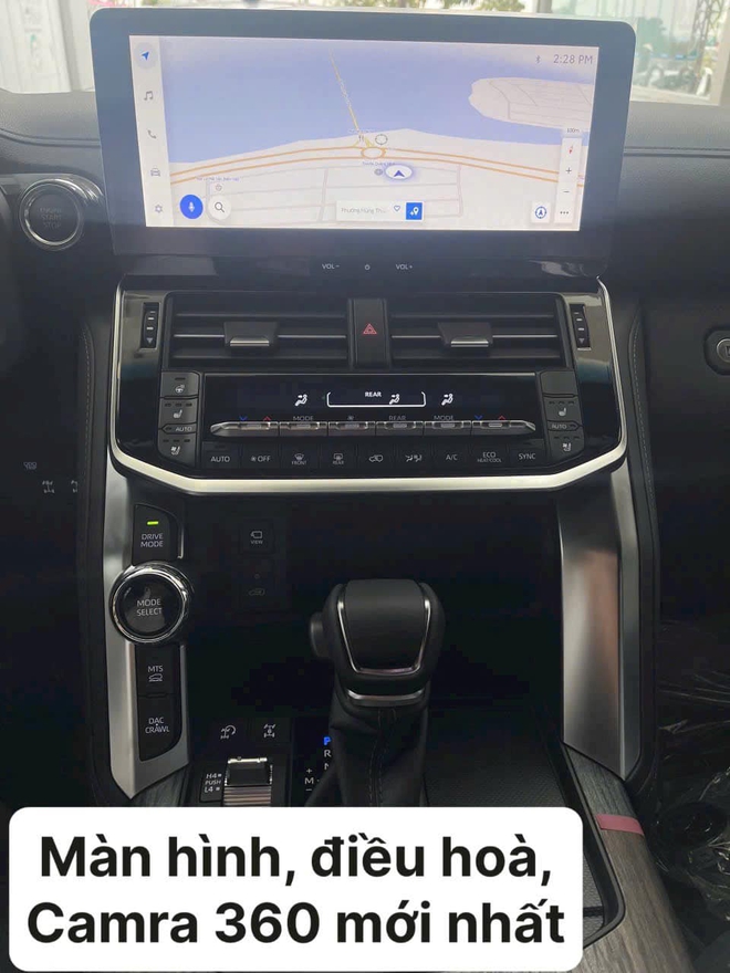 Toyota Land Cruiser 2025 đã về đại lý: Thay đổi những gì, mua xe có thêm