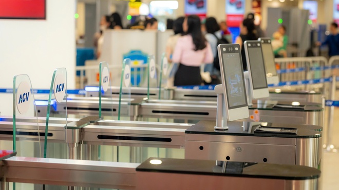 Chùm ảnh: Cảng hàng không Nội Bài sẵn sàng đón 100 nghìn lượt khách ngày cao điểm nghỉ lễ 30/4 và 01/5 - Ảnh 1.