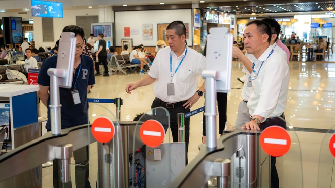 Chùm ảnh: Cảng hàng không Nội Bài sẵn sàng đón 100 nghìn lượt khách ngày cao điểm nghỉ lễ 30/4 và 01/5 - Ảnh 3.