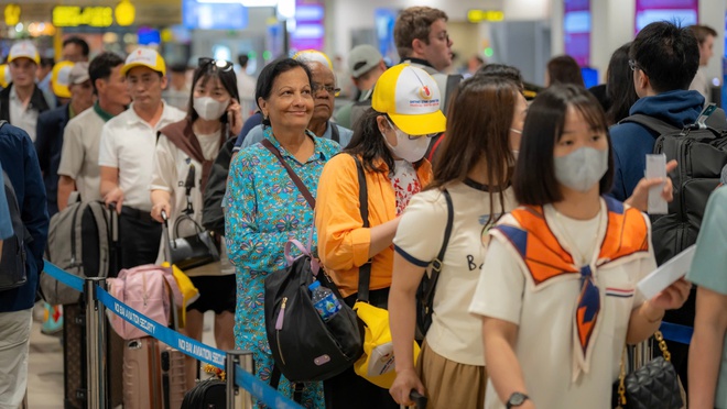 Chùm ảnh: Cảng hàng không Nội Bài sẵn sàng đón 100 nghìn lượt khách ngày cao điểm nghỉ lễ 30/4 và 01/5 - Ảnh 4.