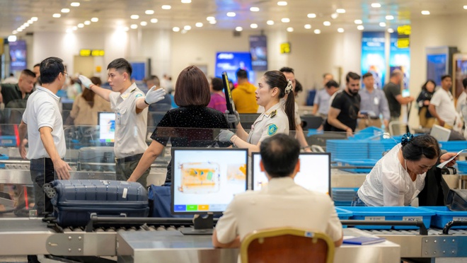 Chùm ảnh: Cảng hàng không Nội Bài sẵn sàng đón 100 nghìn lượt khách ngày cao điểm nghỉ lễ 30/4 và 01/5 - Ảnh 12.