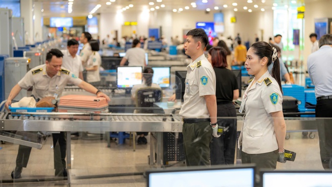 Chùm ảnh: Cảng hàng không Nội Bài sẵn sàng đón 100 nghìn lượt khách ngày cao điểm nghỉ lễ 30/4 và 01/5 - Ảnh 13.