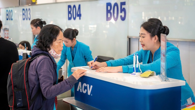 Chùm ảnh: Cảng hàng không Nội Bài sẵn sàng đón 100 nghìn lượt khách ngày cao điểm nghỉ lễ 30/4 và 01/5 - Ảnh 7.