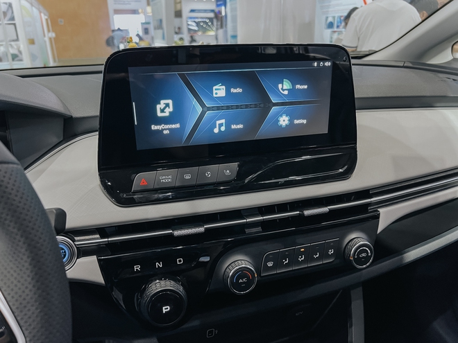 Cận cảnh MPV 5 chỗ Bestune NAT thiết kế lạ ở Việt Nam - Ảnh 4.