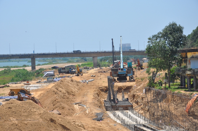 Quảng Ngãi: Công trình kè chống sạt lở xâm phạm hành lang an toàn cầu Trà Khúc- Ảnh 2.