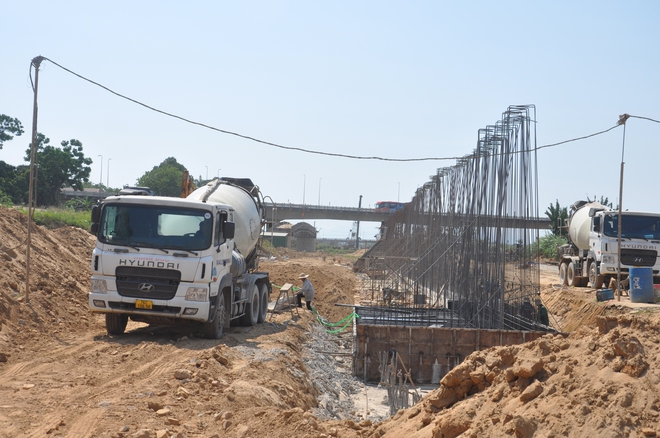 Quảng Ngãi: Công trình kè chống sạt lở xâm phạm hành lang an toàn cầu Trà Khúc- Ảnh 6.