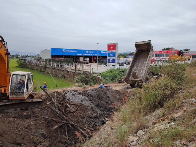 Bãi tập kết chất thải trái phép xâm phạm hành lang cầu, đường bộ QL1 qua Đà Nẵng- Ảnh 7.