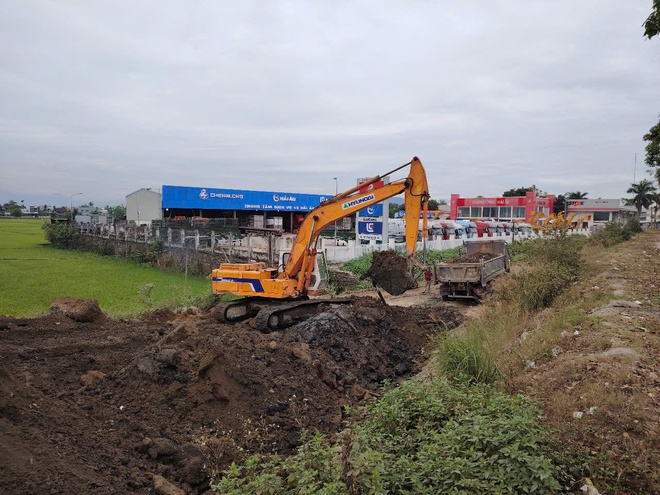 Bãi tập kết chất thải trái phép xâm phạm hành lang cầu, đường bộ QL1 qua Đà Nẵng- Ảnh 4.