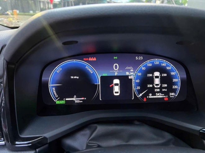 Chạy hơn 300 km, Toyota Camry hybrid 2025 bán lại giá bất ngờ- Ảnh 2.