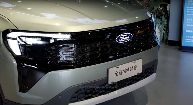 Cận cảnh Ford Territory 2025 tại đại lý, đã có xe về Việt Nam chờ đấu Mazda CX-5 - Ảnh 4.