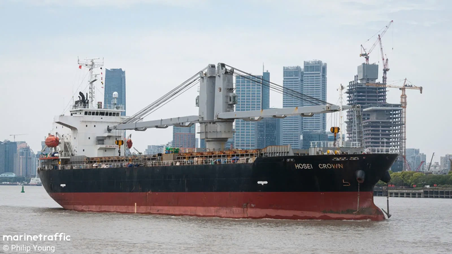 Khẩn trương cứu thuyền viên sau khi tàu cá bị chìm- Ảnh 2. Khẩn trương cứu thuyền viên sau khi tàu cá bị chìm- Ảnh 2.