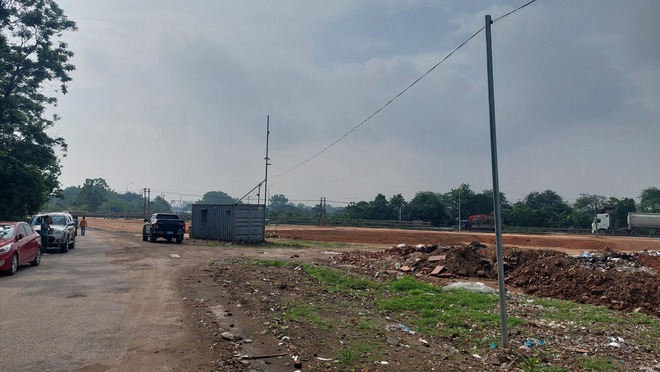 Dự án bến xe ở Phú Thọ xâm phạm dãy cột thông tin đường sắt tuyến Yên Viên – Lào Cai- Ảnh 3. Dự án bến xe ở Phú Thọ xâm phạm dãy cột thông tin đường sắt tuyến Yên Viên – Lào Cai- Ảnh 3.