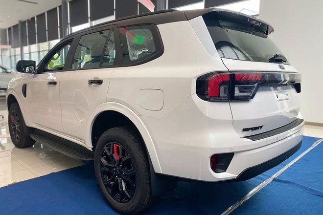 Ảnh thực tế Ford Everest Sport bản đặc biệt tại đại lý - Ảnh 2.