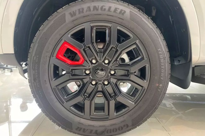 Ảnh thực tế Ford Everest Sport bản đặc biệt tại đại lý - Ảnh 4.