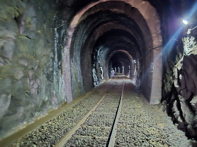 Đưa vào hoạt động công trình điện năng lượng mặt trời tại hầm đường sắt Đèo Cả- Ảnh 3.