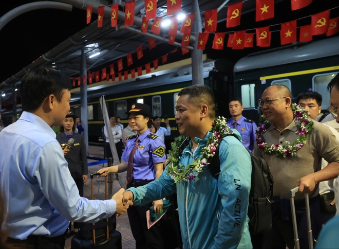 Tàu khách liên vận quốc tế Việt Nam - Trung Quốc đã chính thức lăn bánh sau 5 năm tạm dừng. - Ảnh 2.