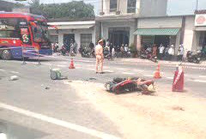 Quảng Ngãi: Ô tô tông vào 3 xe máy trên tuyến QL1 khiến 6 người thương vong - Ảnh 3.