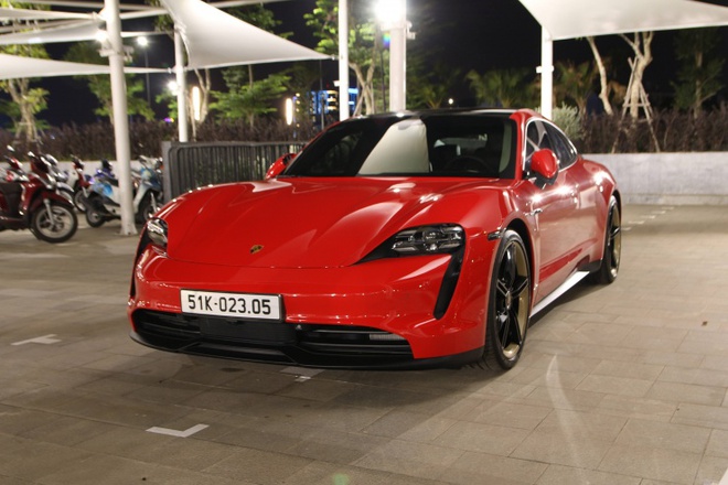 Loạt siêu xe trăm tỷ của vợ chồng Đoàn Băng Di - Ảnh 5.