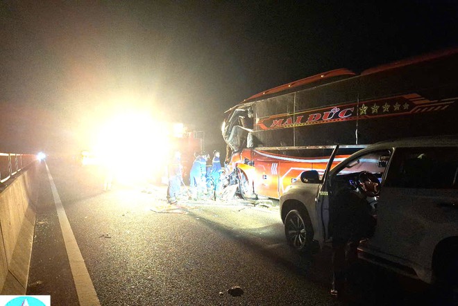 Hiện trường TNGT trên cao tốc Đà Nẵng-Quảng Ngãi: 2 người chết, 3 người bị thương - Ảnh 3.