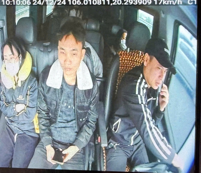 CSGT xử lý hàng loạt tài xế ôtô vừa điều khiển xe trên cao tốc vừa nghe điện thoại- Ảnh 2.