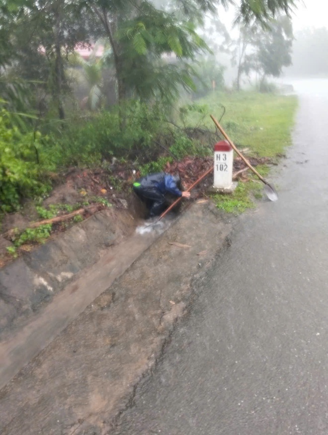 Thái Nguyên QL3 nhiều đoạn bị ngập, sạt lở do mưa lớn  - Ảnh 10.