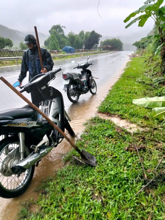 Thái Nguyên QL3 nhiều đoạn bị ngập, sạt lở do mưa lớn  - Ảnh 7.