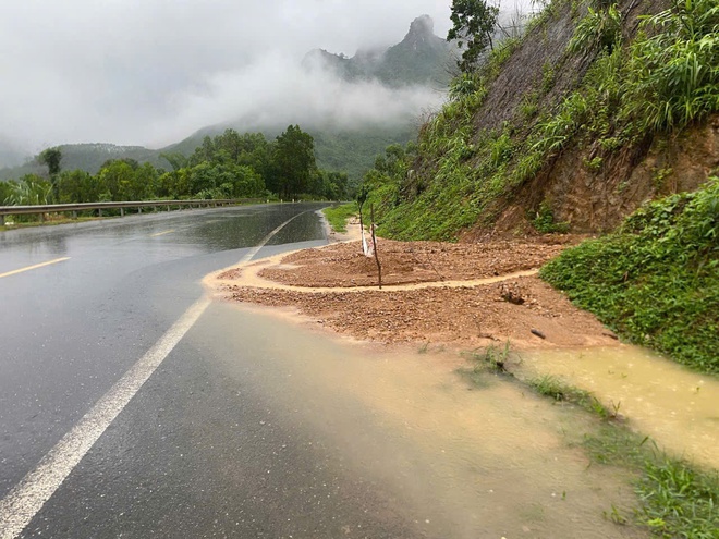 Thái Nguyên QL3 nhiều đoạn bị ngập, sạt lở do mưa lớn  - Ảnh 9.
