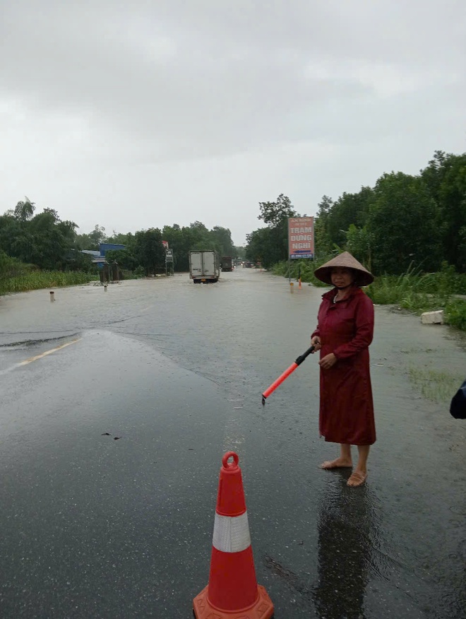 Thái Nguyên QL3 nhiều đoạn bị ngập, sạt lở do mưa lớn  - Ảnh 8.