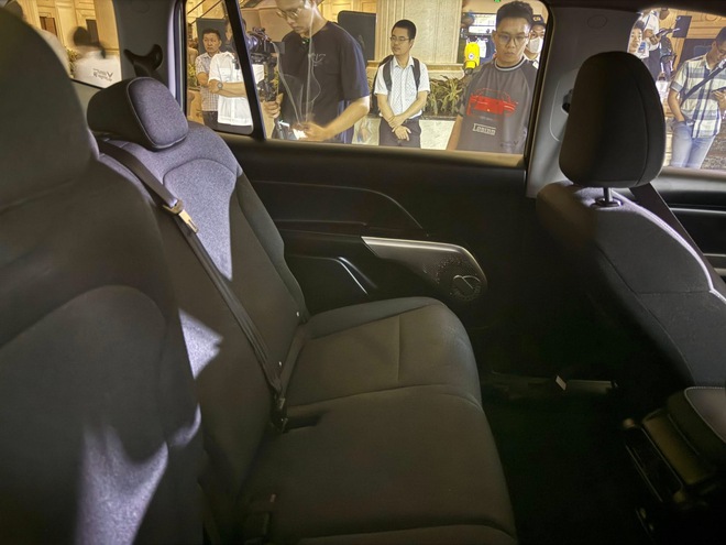 “Sờ” VinFast Limo Green thực tế, phân khúc MPV 7 chỗ càng “nóng” - Ảnh 6.