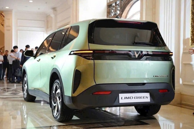 “Sờ” VinFast Limo Green thực tế, phân khúc MPV 7 chỗ càng “nóng” - Ảnh 4.