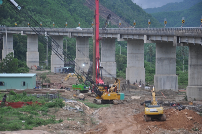 Có sẵn mặt bằng, nhà thầu tổng lực thi công cao tốc La Sơn - Hoà Liên - Ảnh 14.