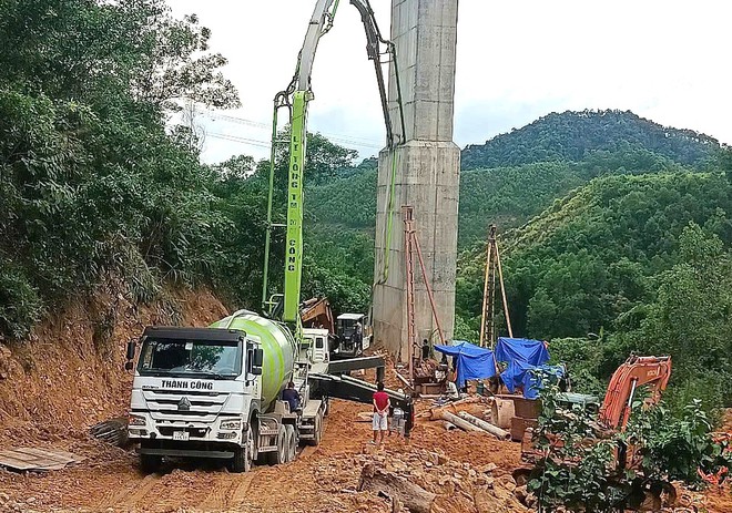 Có sẵn mặt bằng, nhà thầu tổng lực thi công cao tốc La Sơn - Hoà Liên - Ảnh 4.