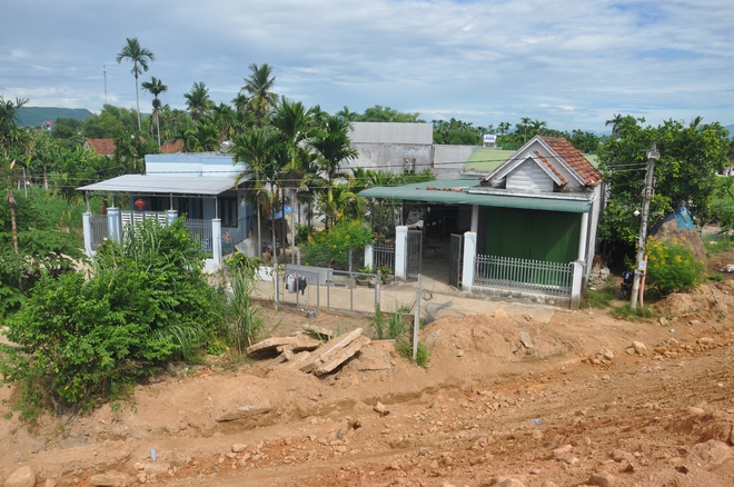 Dân cản trở thi công cao tốc Quảng Ngãi-Hoài Nhơn, lãnh đạo tỉnh Quảng Ngãi đến hiện trường chỉ đạo 