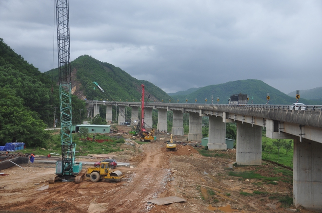 Có sẵn mặt bằng, nhà thầu tổng lực thi công cao tốc La Sơn - Hoà Liên - Ảnh 18.
