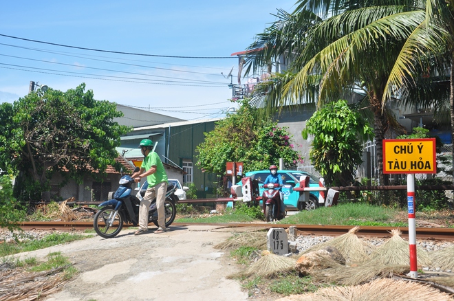 Gia Lai: Khẩn trương xoá bỏ lối đi tự mở, tăng cường giải pháp ATGT đường sắt- Ảnh 2.