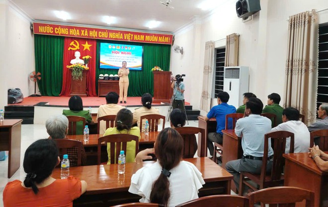 Chong đèn tuyên truyền, phổ biến pháp luật về TTATGT- Ảnh 7.