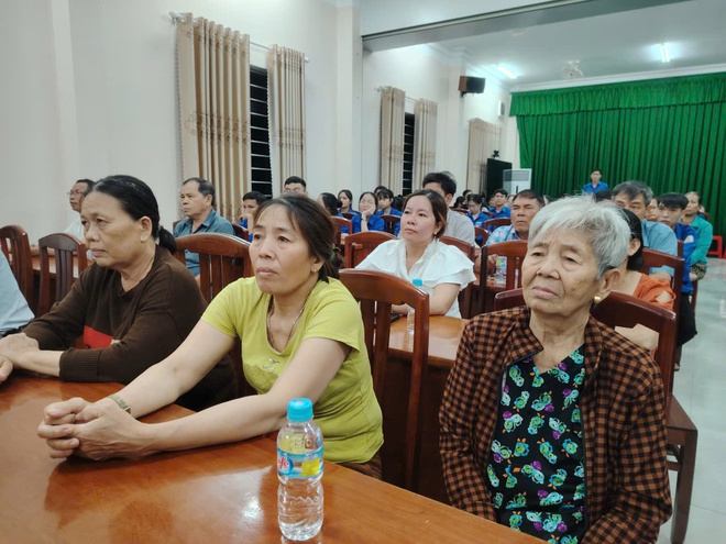 Chong đèn tuyên truyền, phổ biến pháp luật về TTATGT- Ảnh 6.