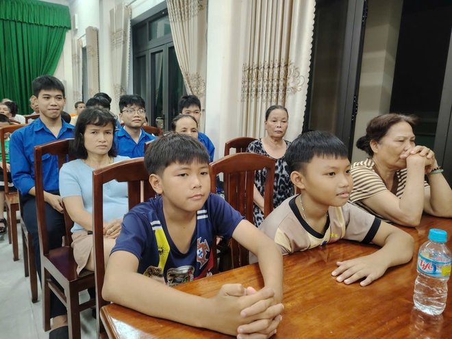 Chong đèn tuyên truyền, phổ biến pháp luật về TTATGT- Ảnh 4.