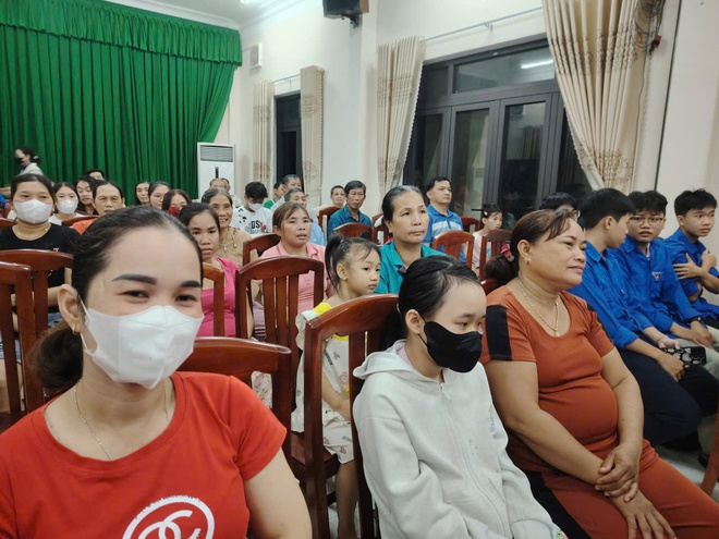 Chong đèn tuyên truyền, phổ biến pháp luật về TTATGT- Ảnh 5.