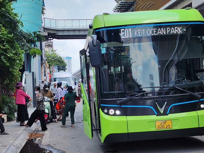 Sơ duyệt diễu binh A80, tàu điện, xe buýt Hà Nội vận chuyển 238 nghìn lượt khách- Ảnh 1. Sơ duyệt diễu binh A80, tàu điện, xe buýt Hà Nội vận chuyển 238 nghìn lượt khách- Ảnh 1.