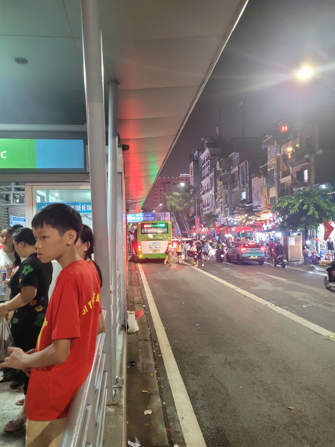 Sơ duyệt diễu binh A80, tàu điện, xe buýt Hà Nội vận chuyển 238 nghìn lượt khách- Ảnh 2. Sơ duyệt diễu binh A80, tàu điện, xe buýt Hà Nội vận chuyển 238 nghìn lượt khách- Ảnh 2.