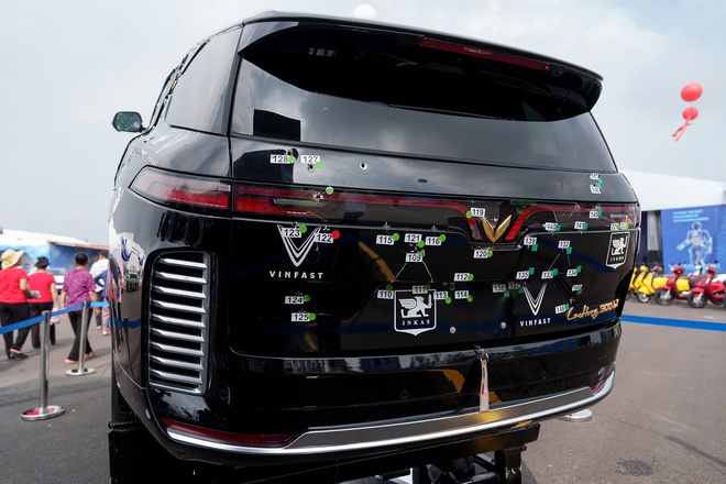 Trải nghiệm thực tế VinFast Lạc Hồng 900 LX, bất ngờ khả năng chống đạn, bom mìn - Ảnh 3.