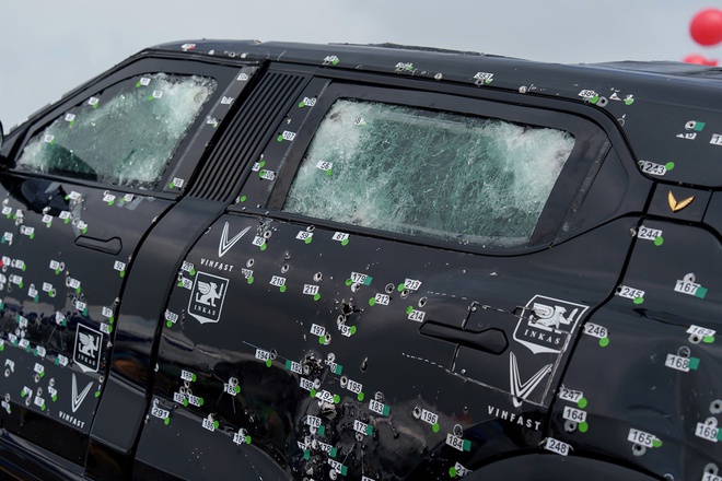 Trải nghiệm thực tế VinFast Lạc Hồng 900 LX, bất ngờ khả năng chống đạn, bom mìn - Ảnh 2.