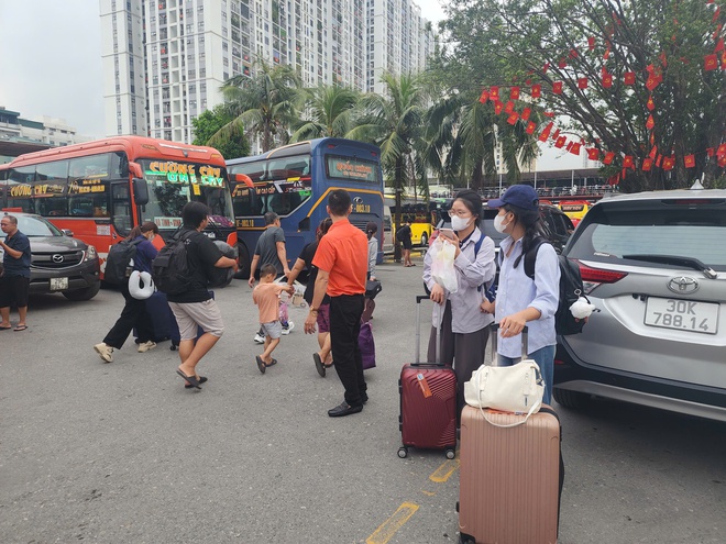 Hà Nội: Bố trí xe tăng cường, kết nối xe buýt, xe trung chuyển giải toả hành khách dịp đại lễ A80- Ảnh 1.