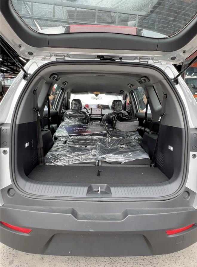 Trải nghiệm thực tế VinFast Limo Green, xe 7 chỗ dịch vụ mới tại Việt Nam - Ảnh 3.