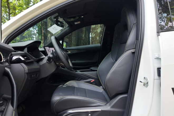 Đánh giá Lynk & Co 06 Core Plus: Đổi ADAS bằng giá rẻ, vận hành khác biệt - Ảnh 9.